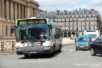 Bus 8286 (318 PXS 75) sur la ligne 74 (RATP) à Louvre - Rivoli (Paris)