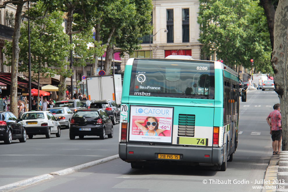 Bus 8286 (318 PXS 75) sur la ligne 74 (RATP) à Pont Neuf (Paris)