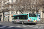 Bus 8285 (92 PYR 75) sur la ligne 74 (RATP) à Châtelet (Paris)