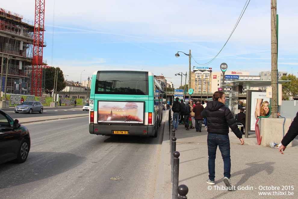 Bus 8293 (538 PXW 75) sur la ligne 74 (RATP) à Porte de Clichy (Paris)