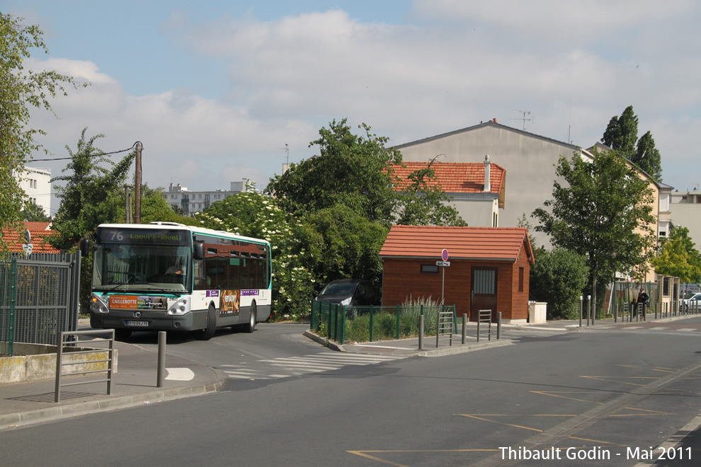 Bus 3160 (970 QXJ 75) sur la ligne 76 (RATP) à Bagnolet