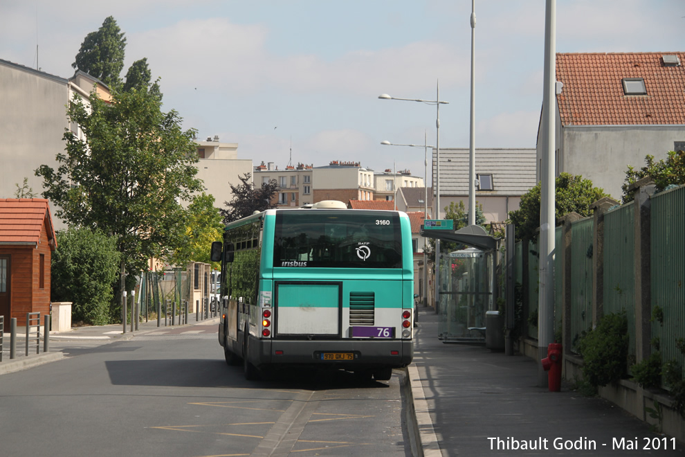 Bus 3160 (970 QXJ 75) sur la ligne 76 (RATP) à Bagnolet