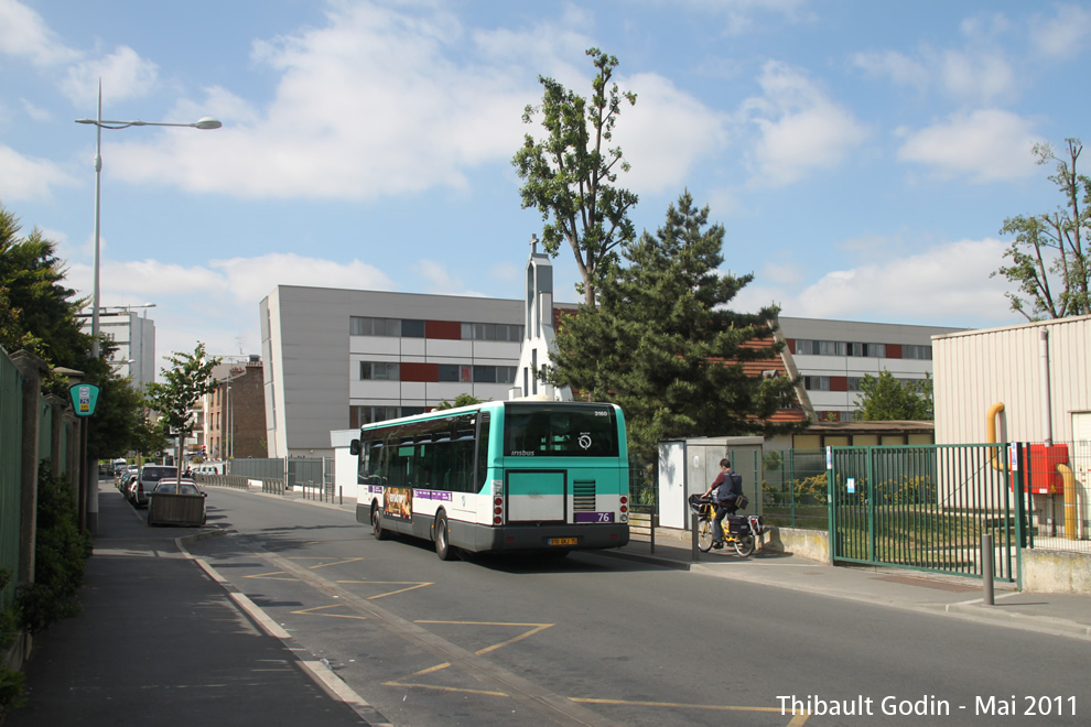 Bus 3160 (970 QXJ 75) sur la ligne 76 (RATP) à Bagnolet