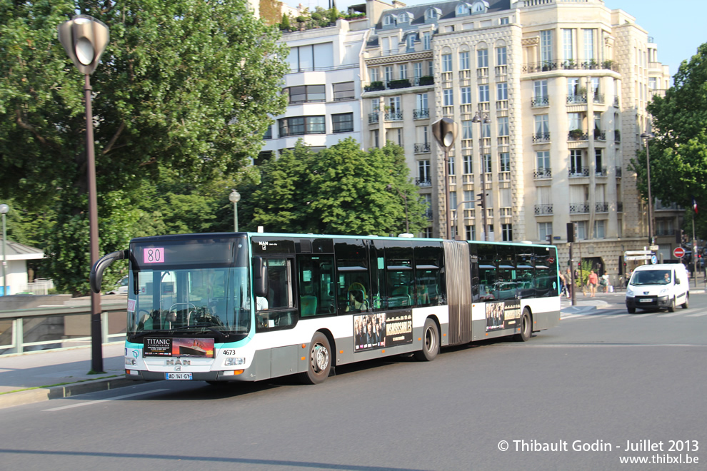 Bus 4673 (AC-141-GY) sur la ligne 80 (RATP) sur le Pont de l'Alma (Paris)