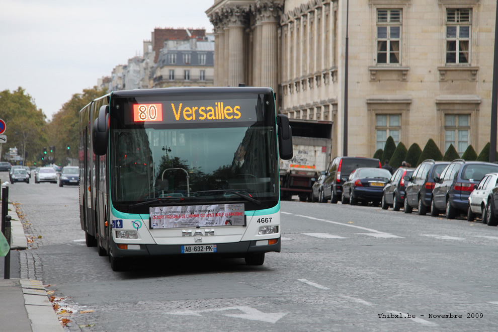 Bus 4667 (AB-632-PK) sur la ligne 80 (RATP) à École Militaire (Paris)