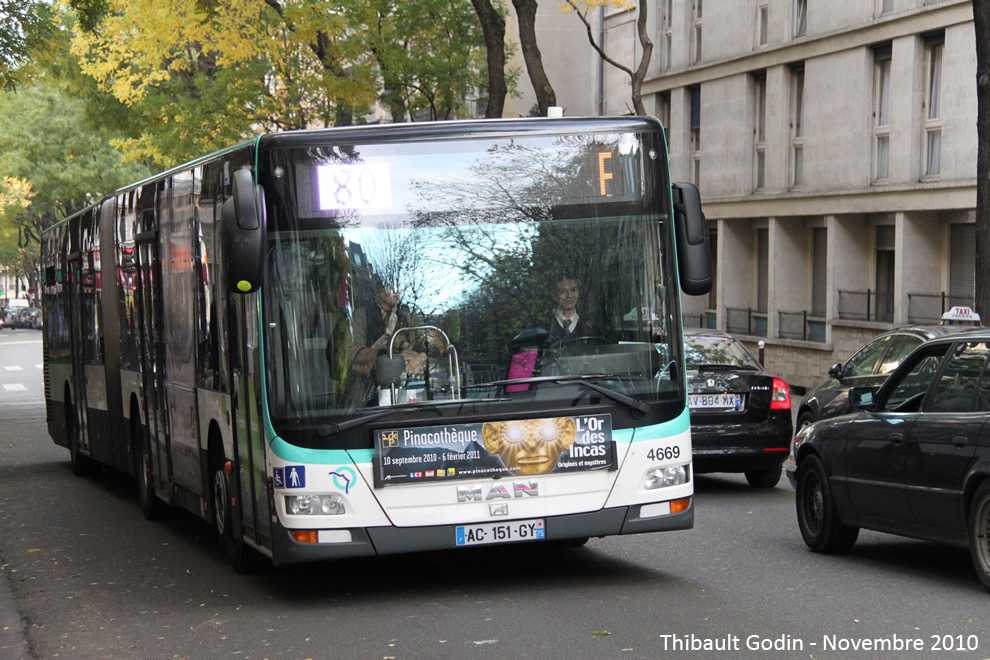 Bus 4669 (AC-151-GY) sur la ligne 80 (RATP) à Lamarck - Caulaincourt (Paris)