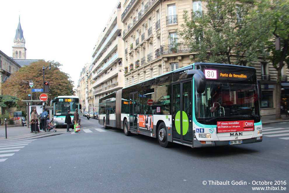 Bus 4744 (BN-118-BD) sur la ligne 80 (RATP) à Jules Joffrin (Paris)