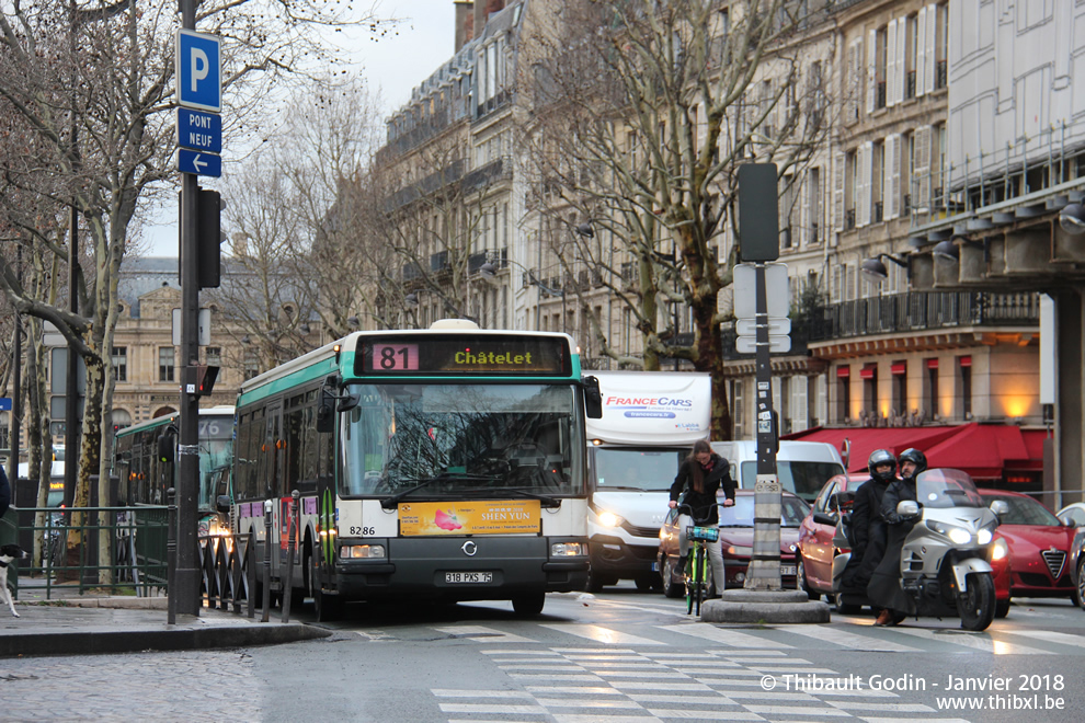 Bus 8286 (318 PXS 75) sur la ligne 81 (RATP) à Pont Neuf (Paris)