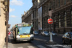 Bus 8164 (806 PLJ 75) sur la ligne 81 (RATP) à Palais Royal Musée du Louvre (Paris)