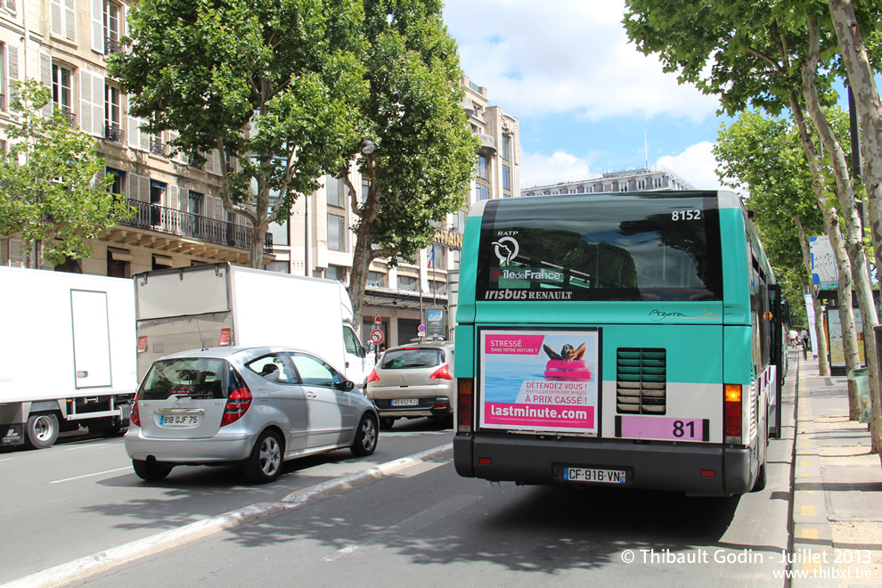 Bus 8152 (CF-916-VN) sur la ligne 81 (RATP) à Pont Neuf (Paris)