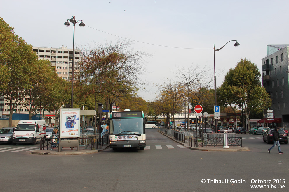 Bus 8154 (DE-986-QQ) sur la ligne 81 (RATP) à Porte de Saint-Ouen (Paris)