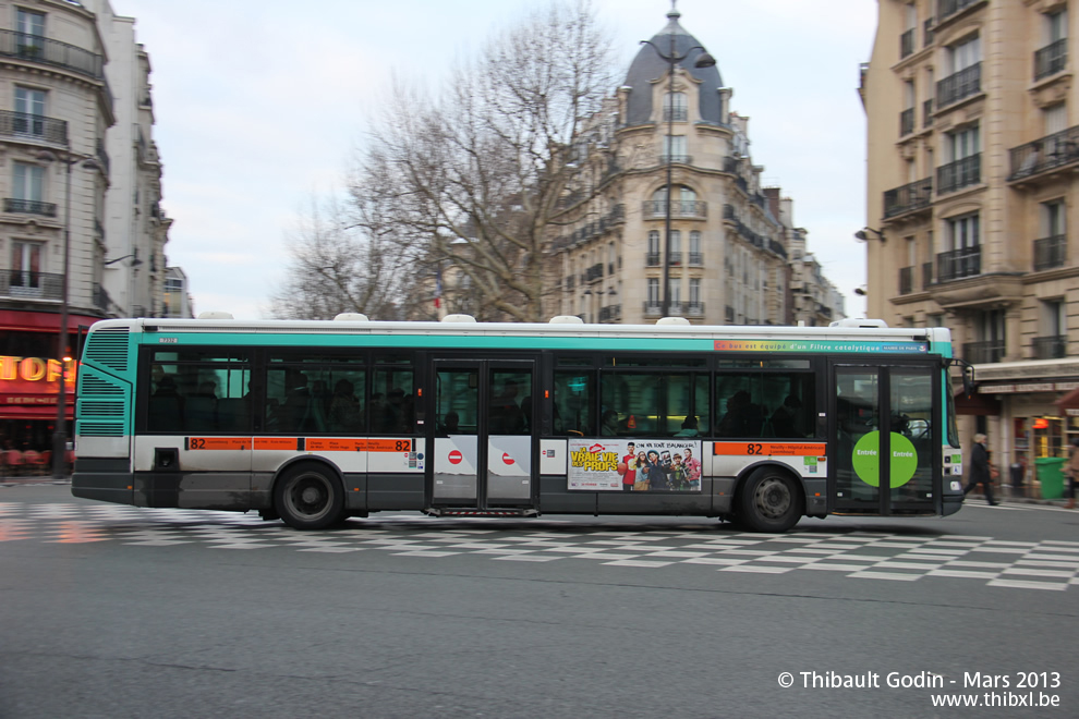 Bus 7332 (CA-699-MM) sur la ligne 82 (RATP) à Vavin (Paris)