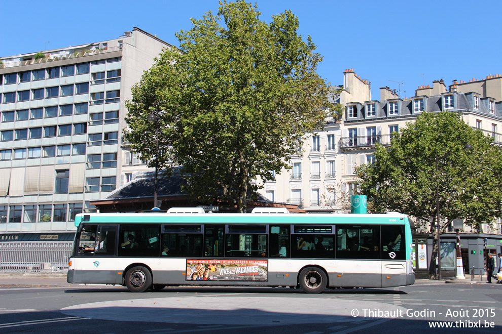 Bus 9366 (365 QYT 75) sur la ligne 83 (RATP) à Port-Royal (Paris)