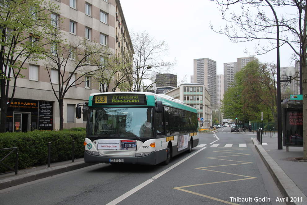 Bus 9358 (252 QYQ 75) sur la ligne 83 (RATP) à Olympiades (Paris)