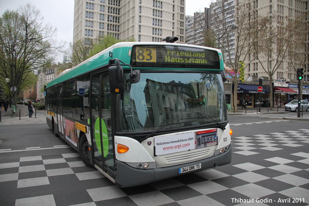 Bus 9321 (344 QWK 75) sur la ligne 83 (RATP) à Place d'Italie (Paris)