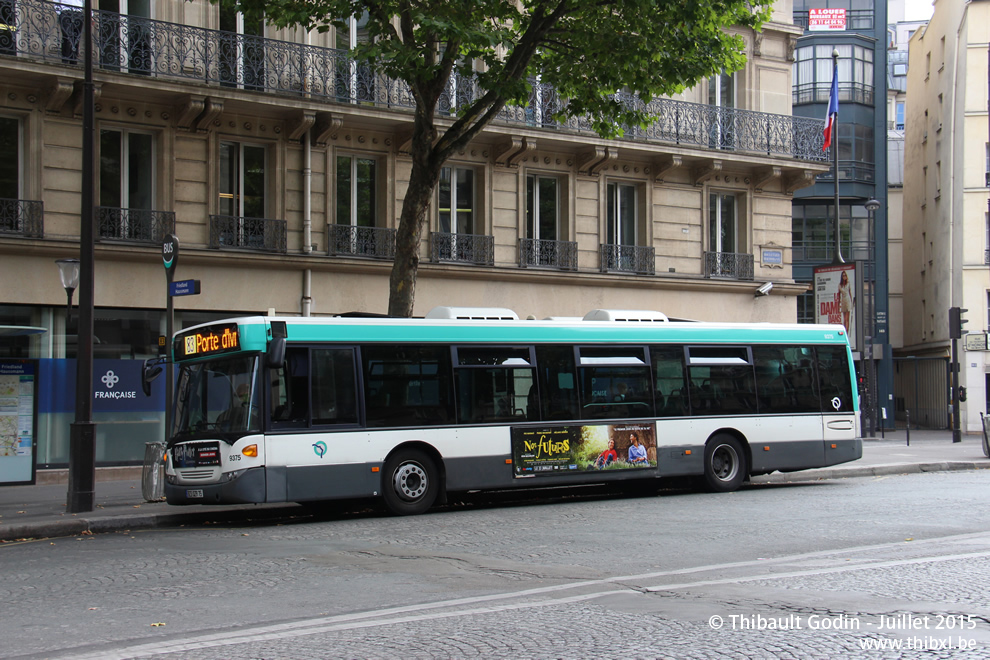 Bus 9375 (823 QZR 75) sur la ligne 83 (RATP) à Friedland (Paris)