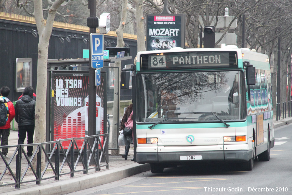 Bus 1004 sur la ligne 84 (RATP) à Luxembourg (Paris)