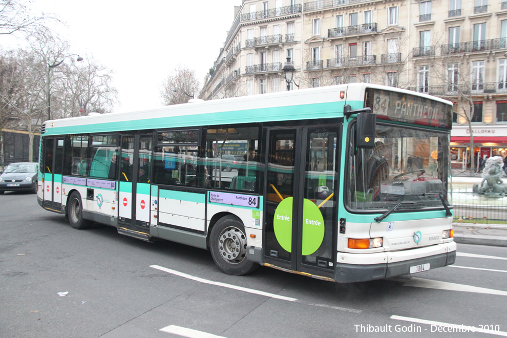 Bus 1004 sur la ligne 84 (RATP) à Luxembourg (Paris)