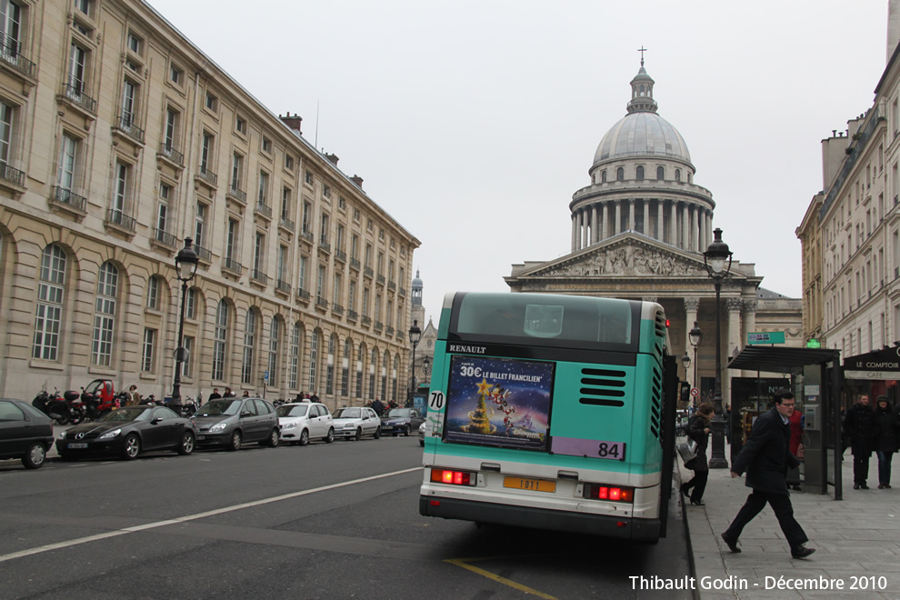 Bus 1011 sur la ligne 84 (RATP) à Panthéon (Paris)