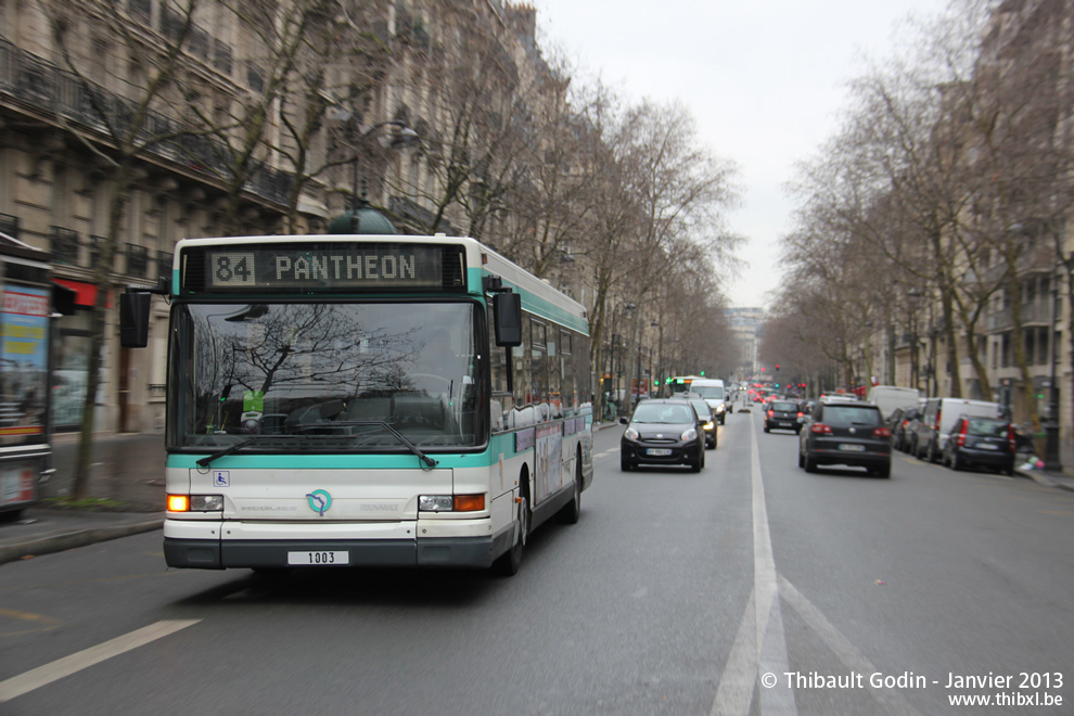 Bus 1003 sur la ligne 84 (RATP) à Courcelles (Paris)