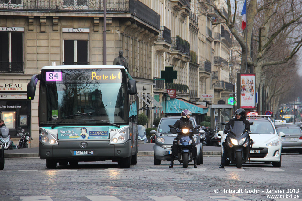 Bus 8617 (CJ-763-NX) sur la ligne 84 (RATP) à Haussmann (Paris)