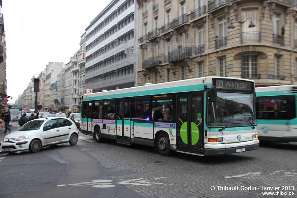 Bus 1003 sur la ligne 84 (RATP) à Courcelles (Paris)
