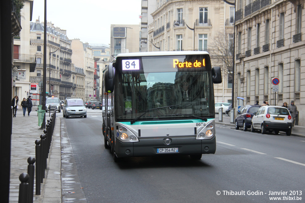 Bus 8678 (CP-354-RZ) sur la ligne 84 (RATP) à Courcelles (Paris)