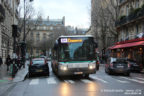 Bus 8684 (CP-948-RZ) sur la ligne 84 (RATP) à Musée d'Orsay (Paris)
