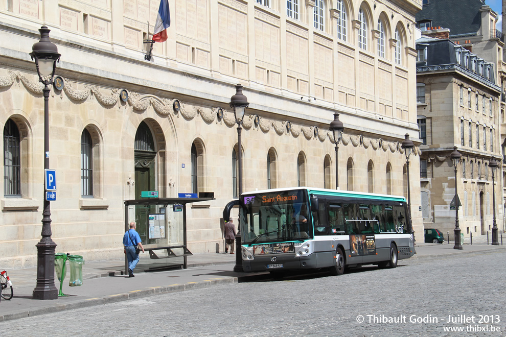 Bus 8684 (CP-948-RZ) sur la ligne 84 (RATP) à Panthéon (Paris)