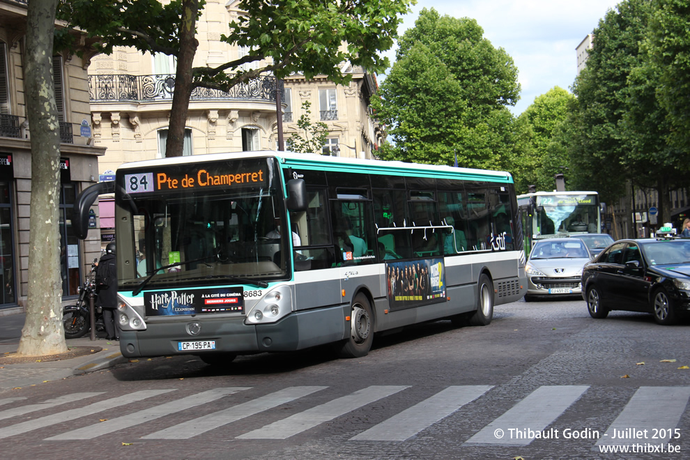 Bus 8683 (CP-195-PA) sur la ligne 84 (RATP) à Haussmann (Paris)