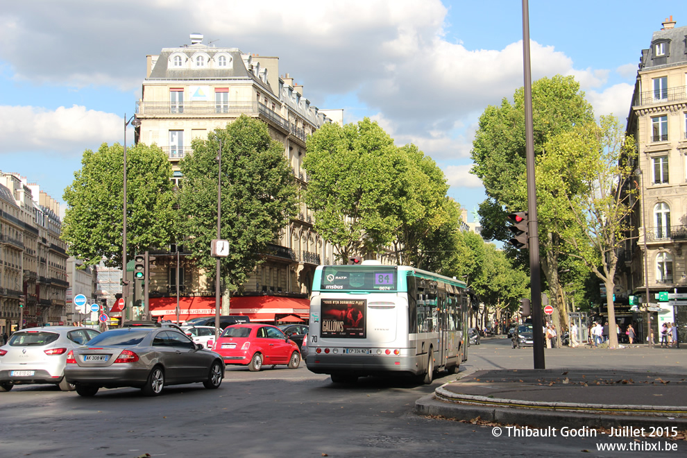 Bus 8674 (CP-334-NZ) sur la ligne 84 (RATP) à Saint-Augustin (Paris)