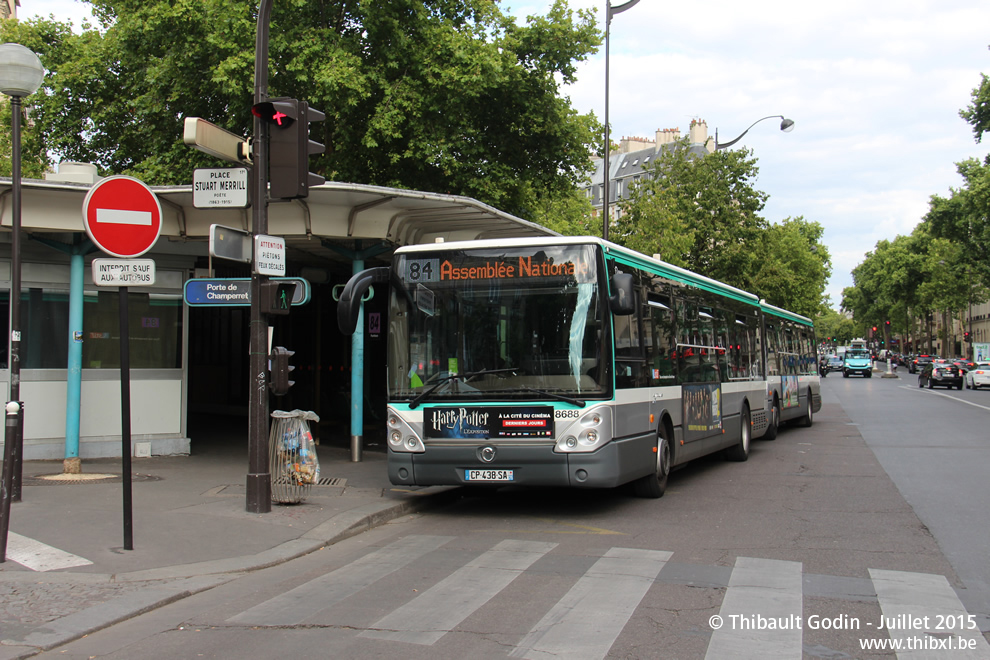 Bus 8688 (CP-438-SA) sur la ligne 84 (RATP) à Porte de Champerret (Paris)