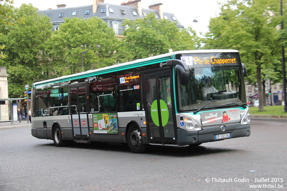 Bus 8685 (CP-102-SA) sur la ligne 84 (RATP) à Pereire (Paris)