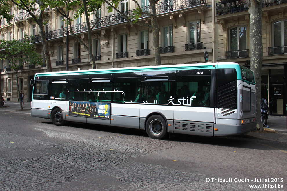 Bus 8683 (CP-195-PA) sur la ligne 84 (RATP) à Haussmann (Paris)