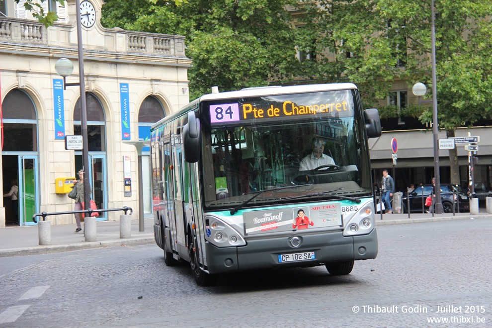 Bus 8685 (CP-102-SA) sur la ligne 84 (RATP) à Pereire (Paris)