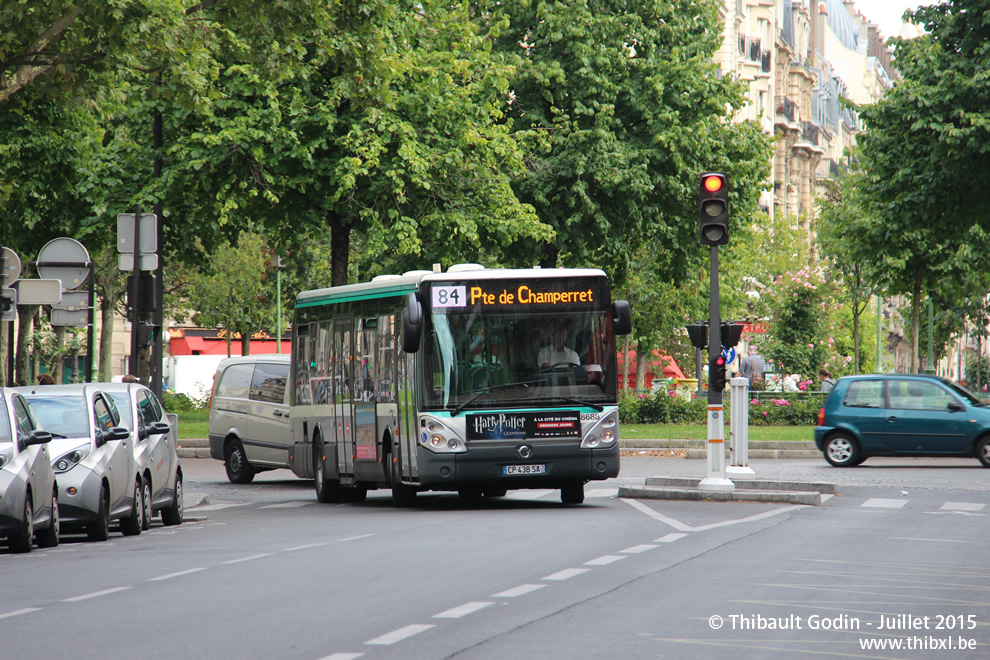 Bus 8688 (CP-438-SA) sur la ligne 84 (RATP) à Pereire (Paris)