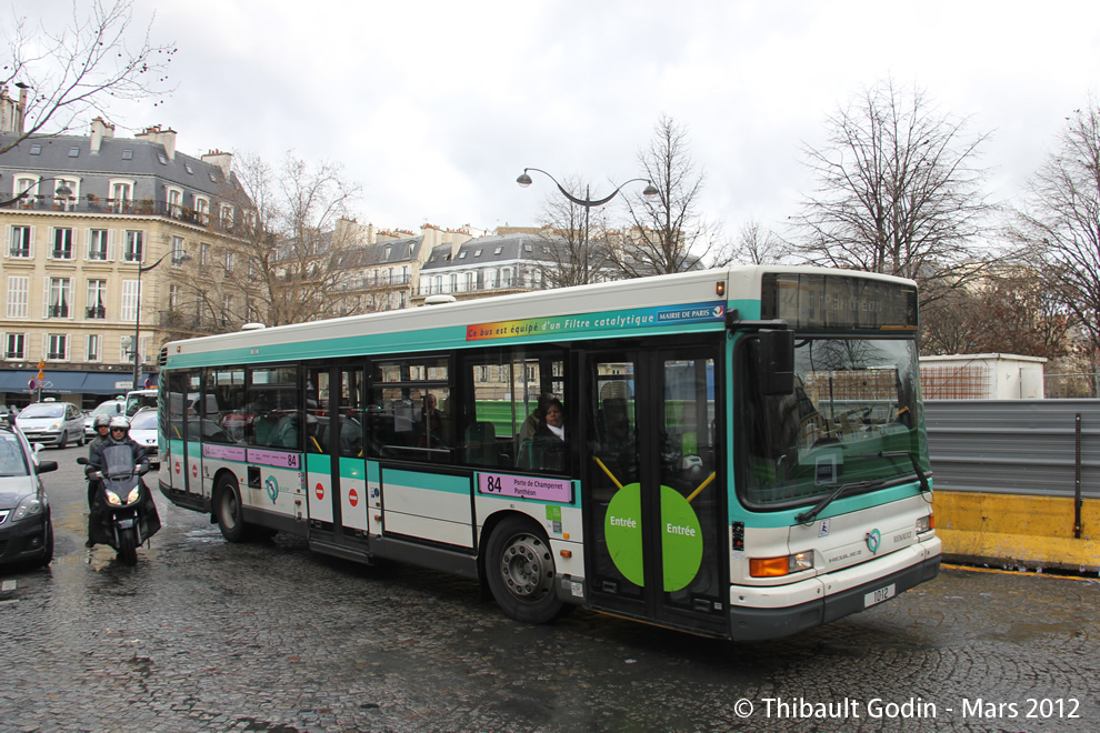 Bus 1012 sur la ligne 84 (RATP) à Pereire (Paris)