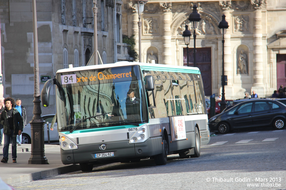 Bus 8678 (CP-354-RZ) sur la ligne 84 (RATP) à Panthéon (Paris)