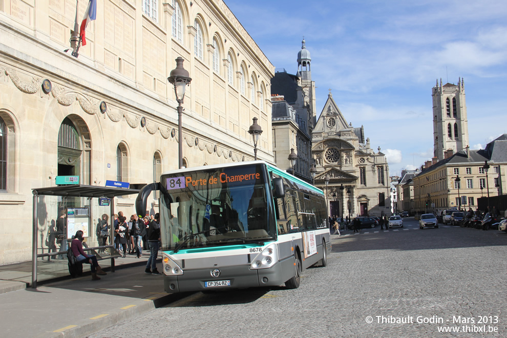 Bus 8678 (CP-354-RZ) sur la ligne 84 (RATP) à Panthéon (Paris)