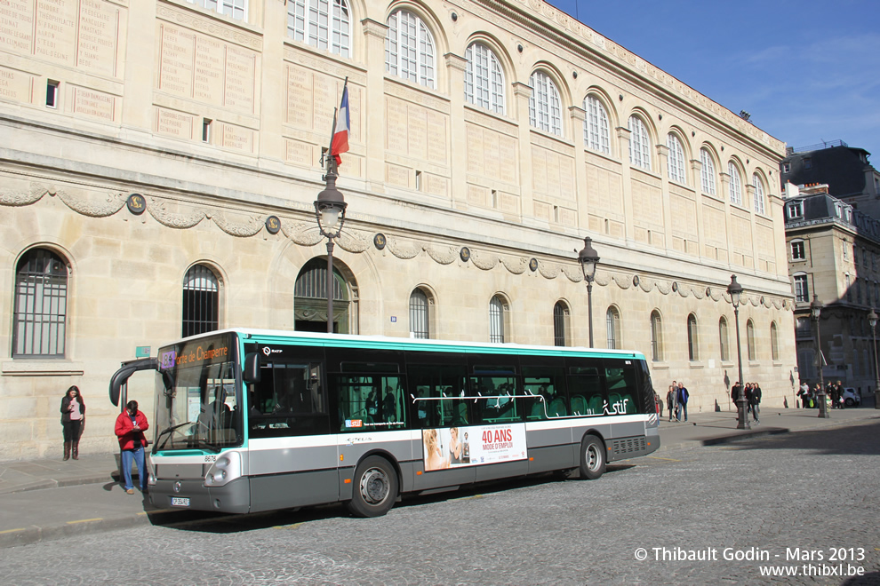 Bus 8678 (CP-354-RZ) sur la ligne 84 (RATP) à Panthéon (Paris)