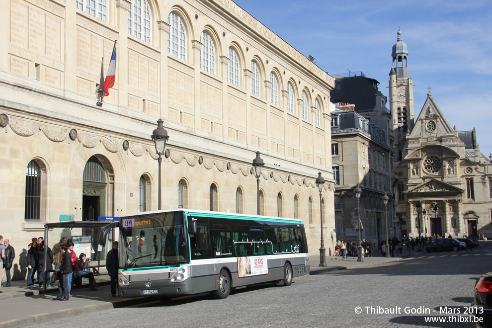 Bus 8678 (CP-354-RZ) sur la ligne 84 (RATP) à Panthéon (Paris)