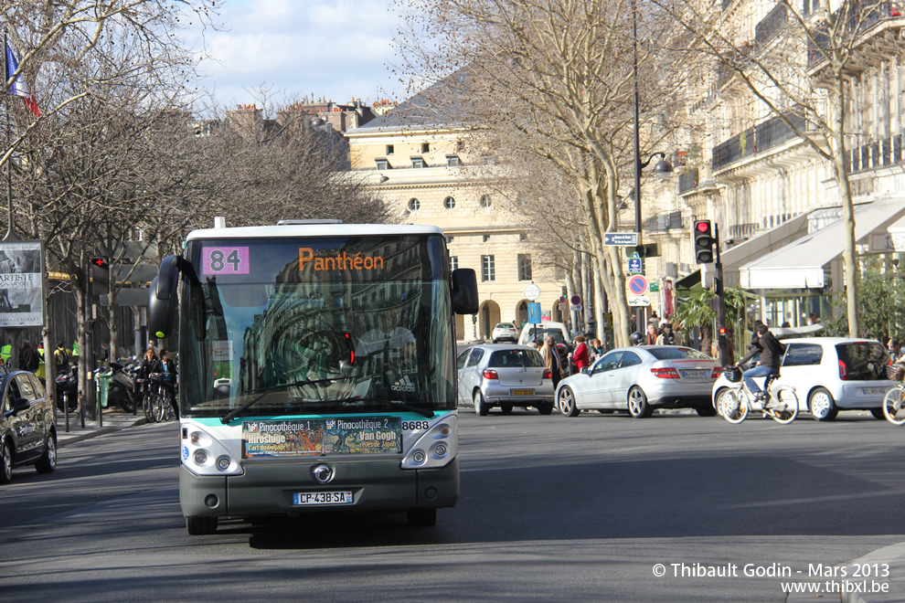 Bus 8688 (CP-438-SA) sur la ligne 84 (RATP) à Luxembourg (Paris)