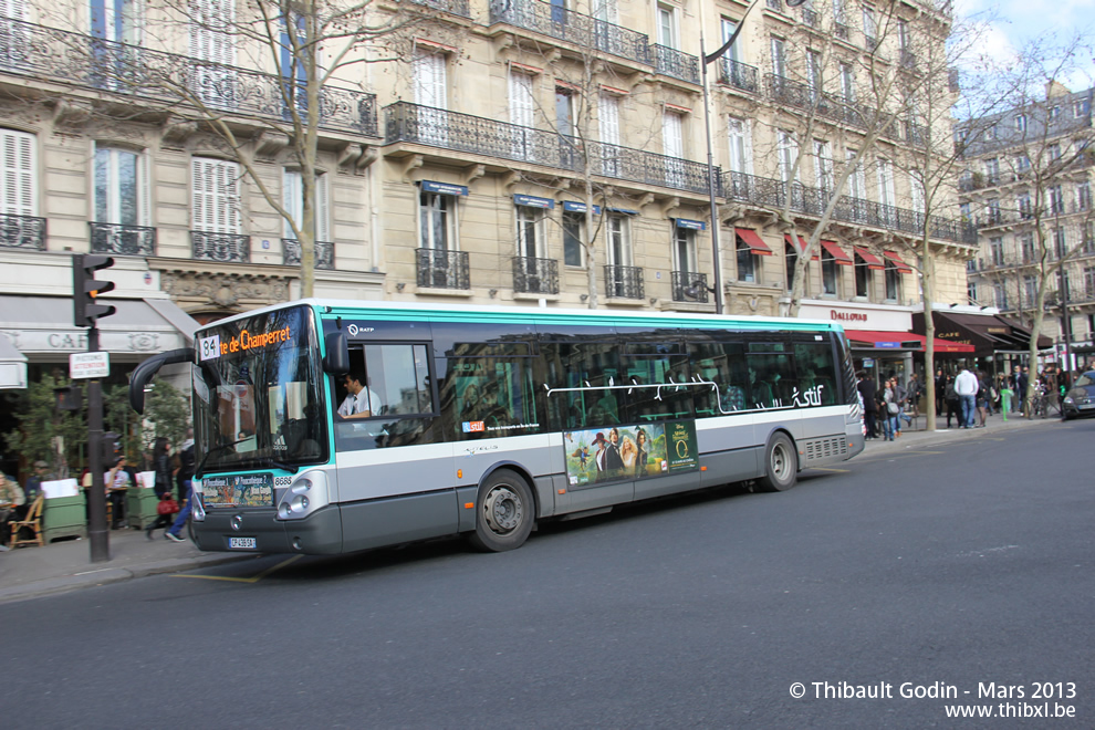 Bus 8688 (CP-438-SA) sur la ligne 84 (RATP) à Luxembourg (Paris)