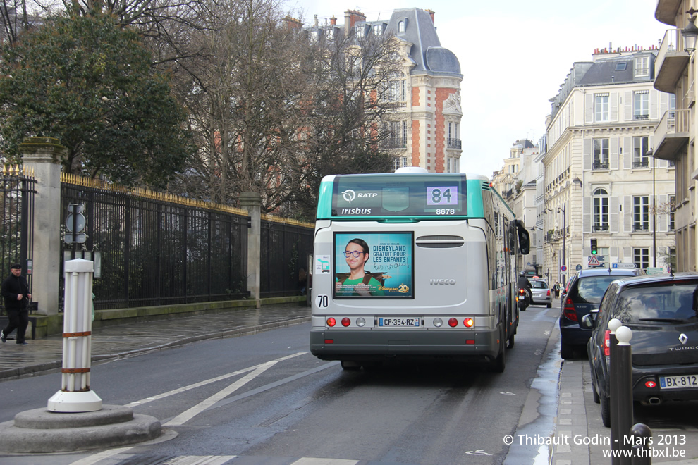 Bus 8678 (CP-354-RZ) sur la ligne 84 (RATP) à Luxembourg (Paris)