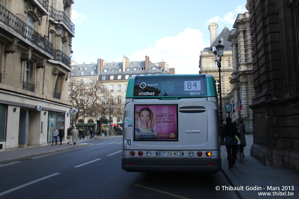 Bus 8674 (CP-334-NZ) sur la ligne 84 (RATP) à Luxembourg (Paris)