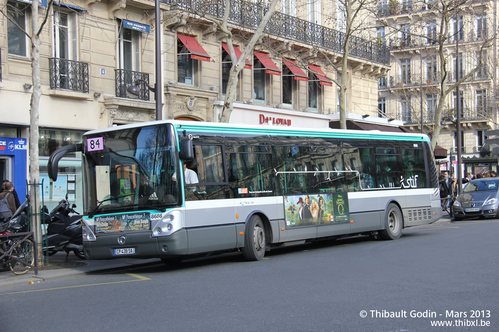 Bus 8688 (CP-438-SA) sur la ligne 84 (RATP) à Luxembourg (Paris)