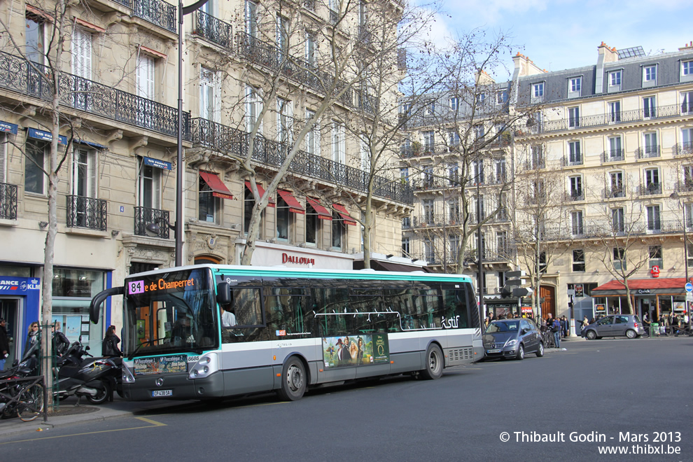 Bus 8688 (CP-438-SA) sur la ligne 84 (RATP) à Luxembourg (Paris)
