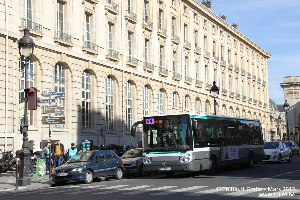 Bus 8678 (CP-354-RZ) sur la ligne 84 (RATP) à Panthéon (Paris)