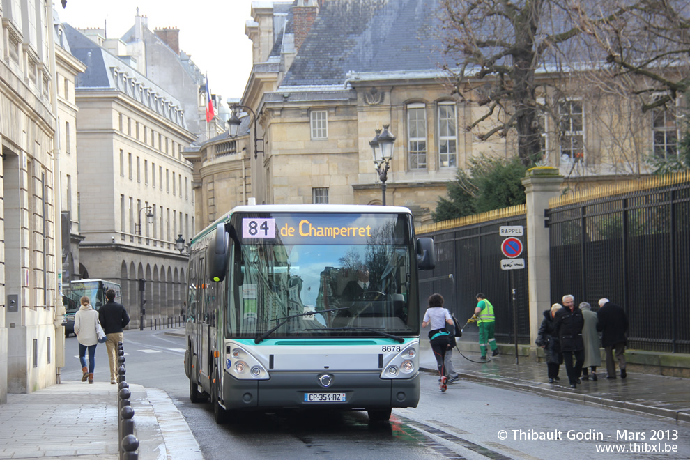 Bus 8678 (CP-354-RZ) sur la ligne 84 (RATP) à Luxembourg (Paris)