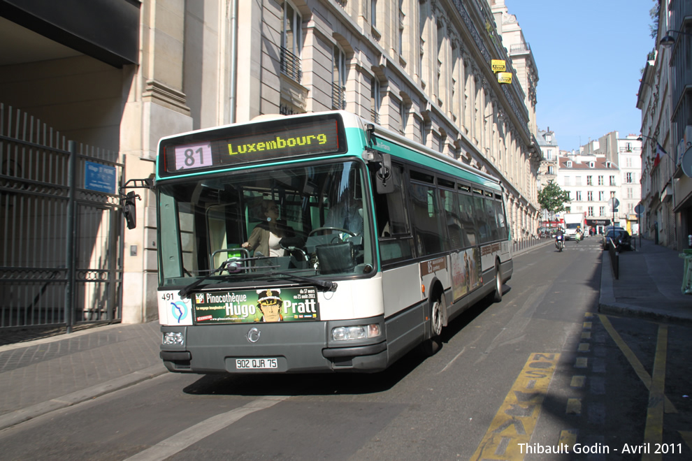 Bus 8491 (902 QJR 75) sur la ligne 85 (RATP) à Château Rouge (Paris)